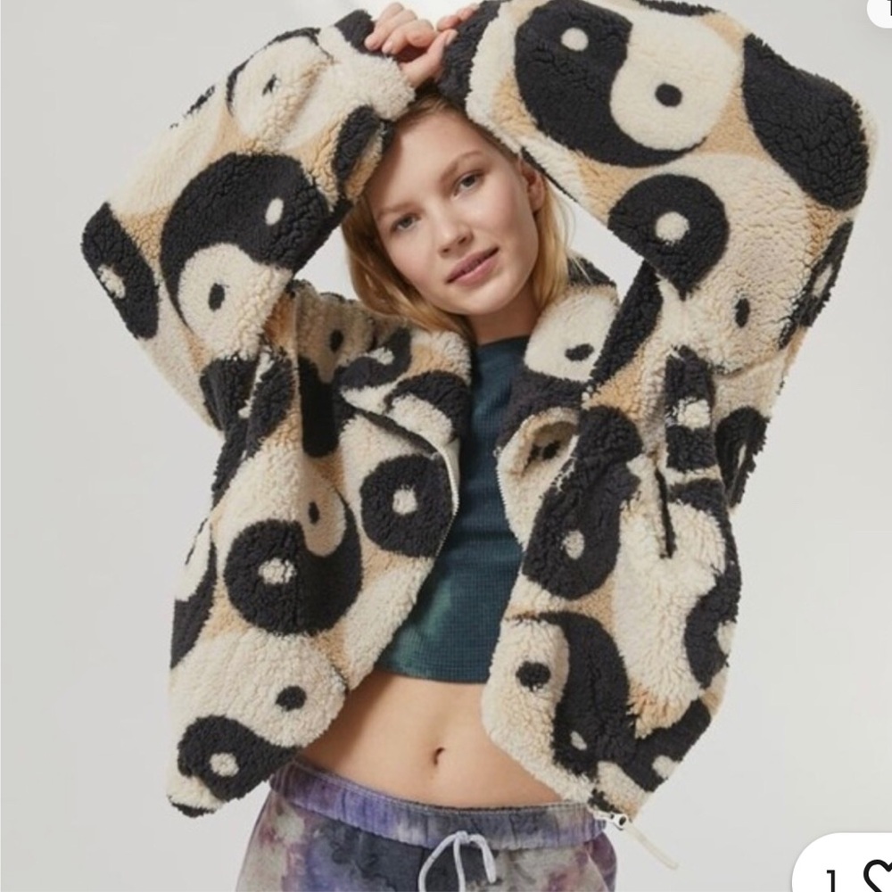URBAN OUTFITTERS | Olivia Yin Yang Sherpa Zip Front Y2K Jacket Women's
Size M